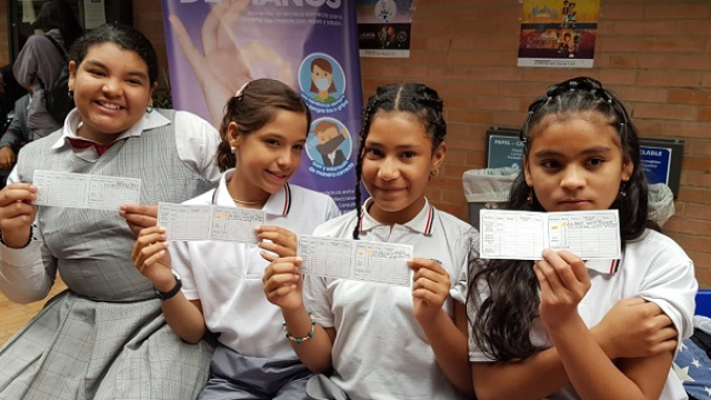 Empezaron las jornadas de vacunación en los colegios distritales de Bogotá