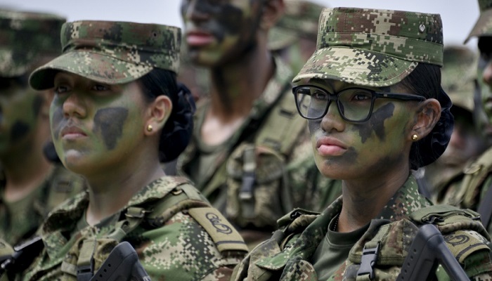 Mujeres en Colombia también prestarían servicio militar