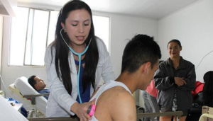 Médicos del hospital El Tunal salvan a joven con herida de puñal en la cabeza