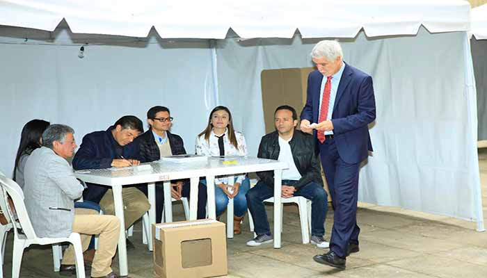 Alcalde Peñalosa abrió jornada electoral en Bogotá e invitó a los ciudadanos a votar en tranquilidad