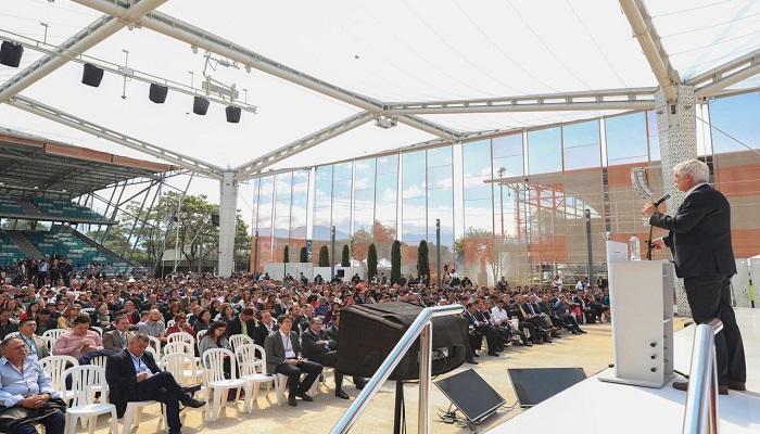 “Es con obras como las que estamos haciendo que logramos el progreso de la ciudad, no con carreta”: Peñalosa