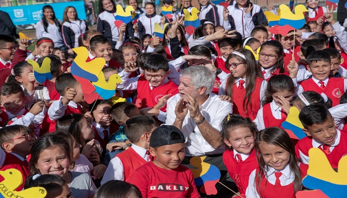 Ya son 100 las canchas sintéticas que la Alcaldía de Enrique Peñalosa ha entregado por toda Bogotá