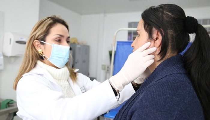 Cirujanos reconstruyen el rostro de una mujer, desfigurado por un impacto de bala​​