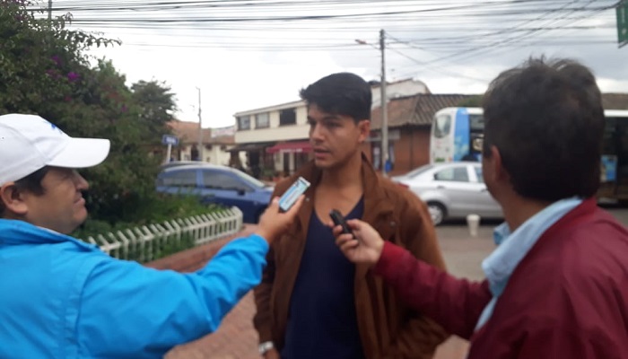 Alertan por ruptura de una montaña en Cota para llevar agua a un conjunto cerrado mientras a otros barrios el servicio no llega