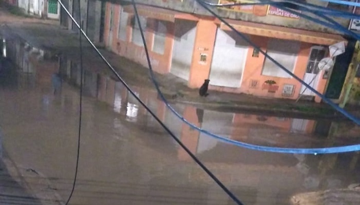 En Suba Toscana, graves inundaciones perjudican a la gente, Acueducto no interviene porque el problema se origina por la falta de pavimentación de andenes
