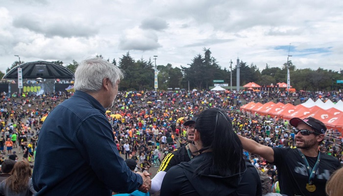 Alcalde Peñalosa recibió a los ganadores de la Media Maratón de Bogotá