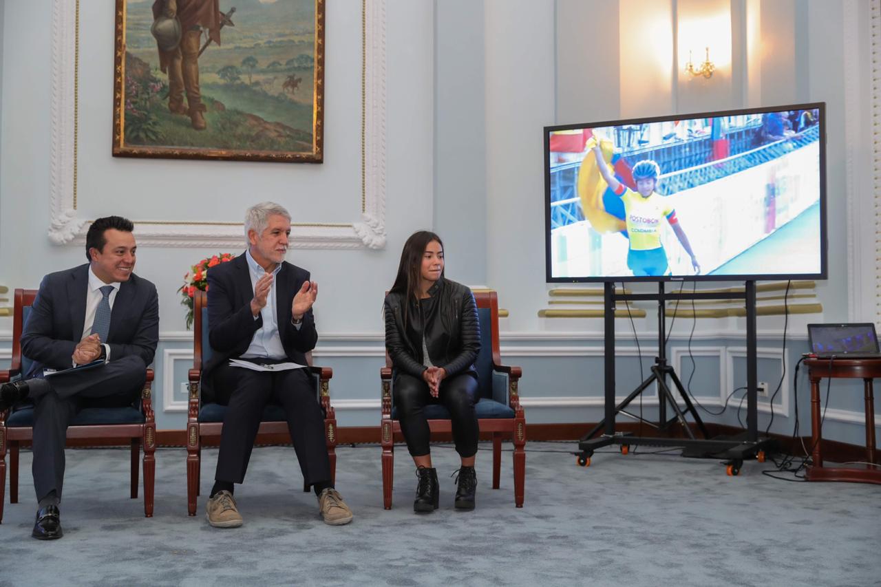 Alcalde Peñalosa rinde homenaje a una de las mejores patinadoras de Bogotá: la campeona Gabriela Isabel Rueda