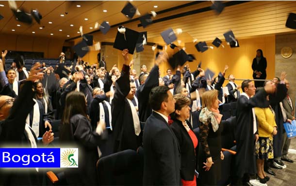 Alcaldía de Bogotá gradúa una nueva promoción de vendedores informales