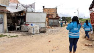 Nuevos operativos de restitución de espacio público en el barrio Santa Cecilia y disposición de desechos y escombros, realizó la Alcaldía Local 