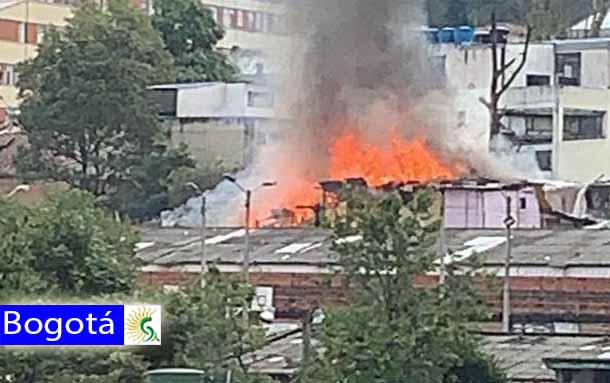 Fuerte incendio se registra a esta hora en el centro de Bogotá