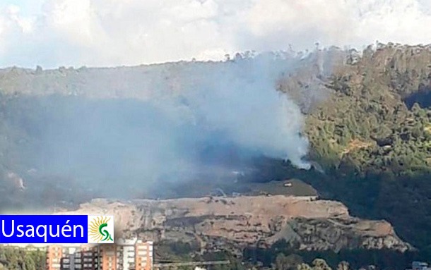 Fuerte incendio forestal en la localidad de Usaquén en el norte de la ciudad de Bogotá