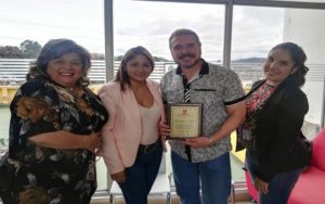 Las directivas del Centro Comercial Imperial hacen un reconocimiento a la labor periodística a la Emisora Suba Alternativa 