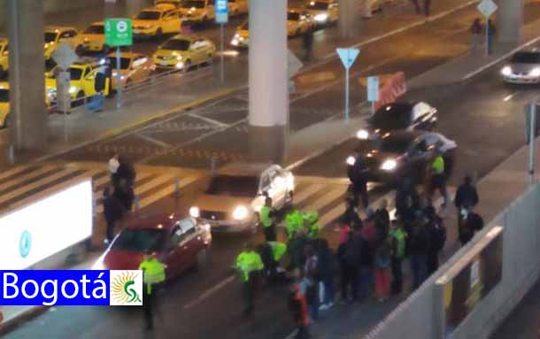 ¡Ultima hora! hombre se lanza desde el puente vehicular del aeropuerto El Dorado