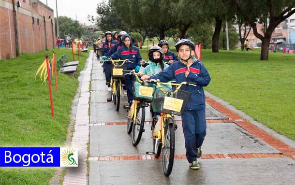 Estudiantes de El Colegio de la Bici se unen al Día Sin Carro