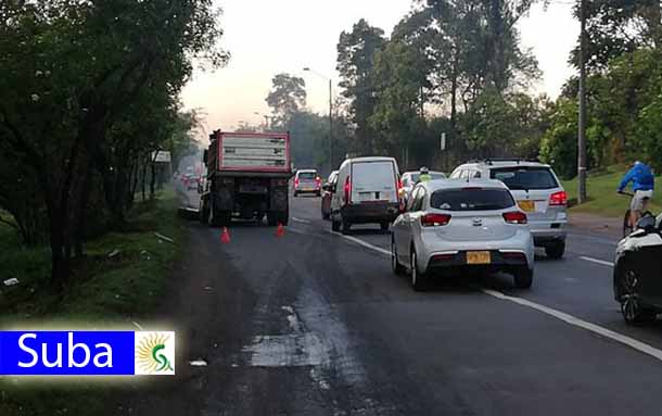 Problemas de movilidad en la localidad de Suba por cuenta de un vehículo tipo camión varado