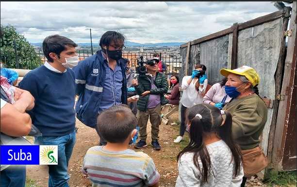 Población de víctimas del conflicto reciben ayudas alimentarias en Ciudad Hunza de Suba