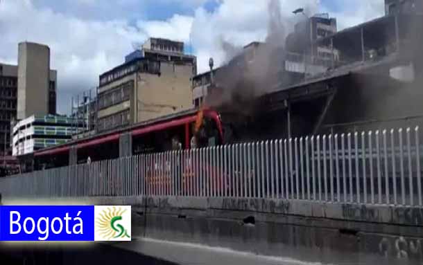 Última hora: Bus articulado de Transmilenio se incendió en la avenida Caracas con calle 12