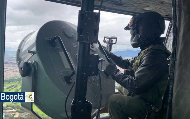 Lanzamiento de volantes, misión aérea de CATAM