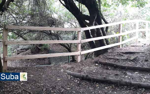 Para la seguridad de los visitantes se hace mantenimiento en las barandas del Parque Ecológico Distrital de Humedal La Conejera