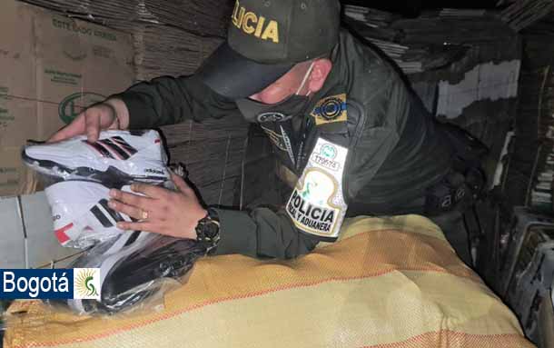 Mediante controles aduaneros se encontraron bultos con calzado ingresando ilegalmente al territorio nacional
