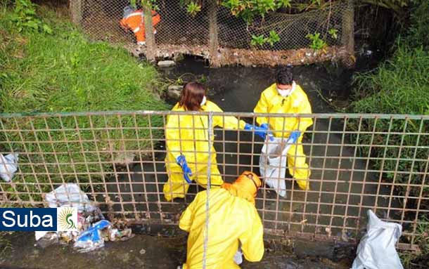La Empresa de Acueducto y Alcantarillado de Bogotá realizó una jornada de limpieza en el humedal La Conejera