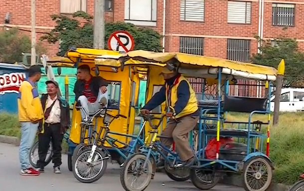 Grave accidente entre un bici taxi y dos peatones en Suba