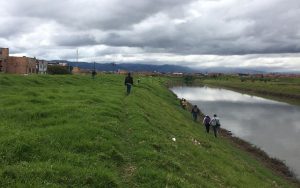 Policía de Suba acompaña a Secretaría de Ambiente en recorrido de inspección por ronda del Río Bogotá