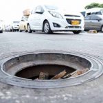 Alcantarilla sin tapa, posible causa de mortal accidente en la vía Bogotá-Choachí