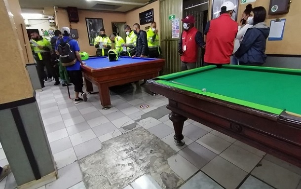 35 personas fueron multadas por jugar billar en Bogotá
