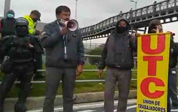 Protesta de trabajadores de Transmilenio, afectaron retrasos en el sistema