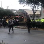 Enfrentamientos a esta hora entre manifestantes, policía y Esmad en Suba