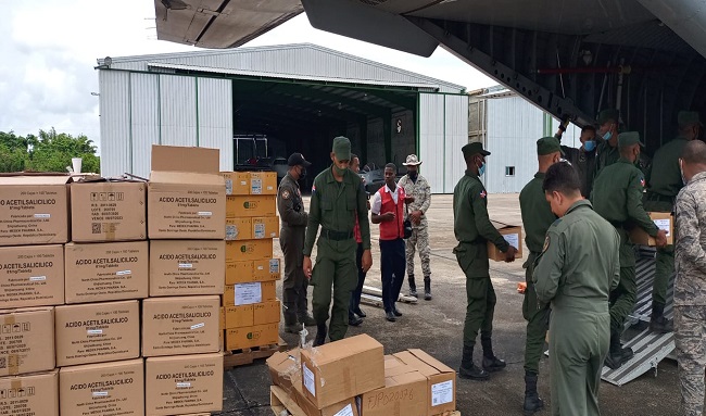 Nueva ayuda es transportada a la isla de Haití por su Fuerza Aérea Colombiana.