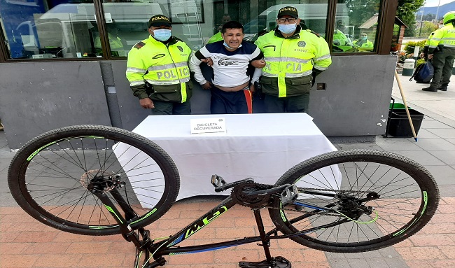 Capturado sujeto por robar una bicicleta en Suba cerca al C.C. Plaza Imperial