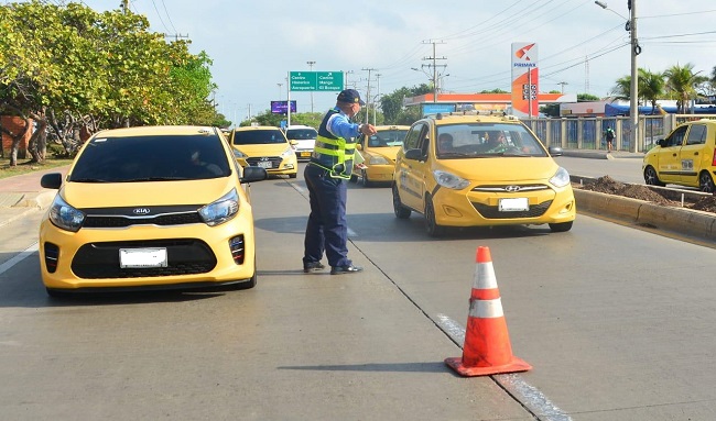 En controles pedagógicos, 88 % de los taxis cumplieron requisitos para circular