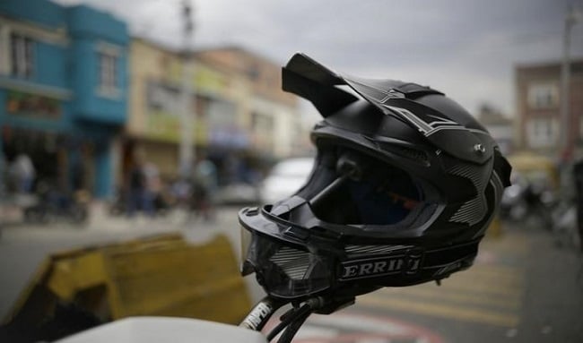 Motociclista se estrelló contra separador y falleció, en plena Avenida Mutis de Bogotá