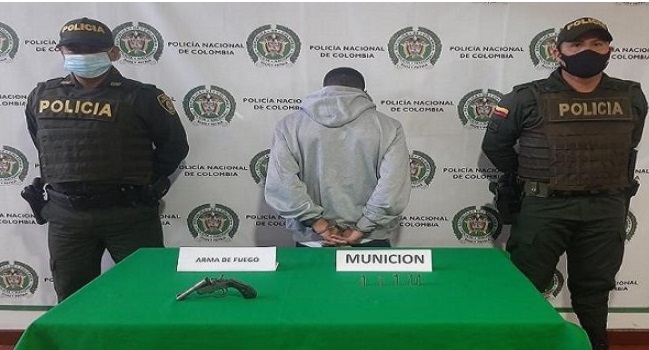 Policía Nacional logra la captura de tres hombres por porte ilegal de armas