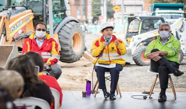 En diciembre vamos a pavimentar 225 calles y a tapar 56.000 huecos: Alcaldesa