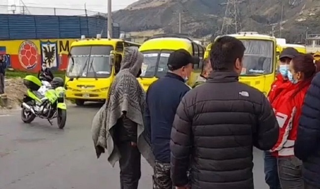 Conductores de SITP bloquean la carrera 14 con calle 97 Sur en Bogotá