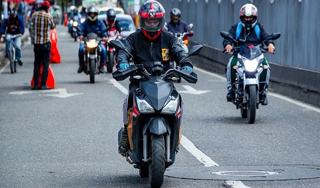 Secretaría de Movilidad descarta la prohibición de parrillero en Moto