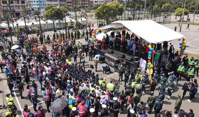 Ministro de Defensa, en Kennedy, invitó a la comunidad a trabajar de manera conjunta con la Policía de los barrios