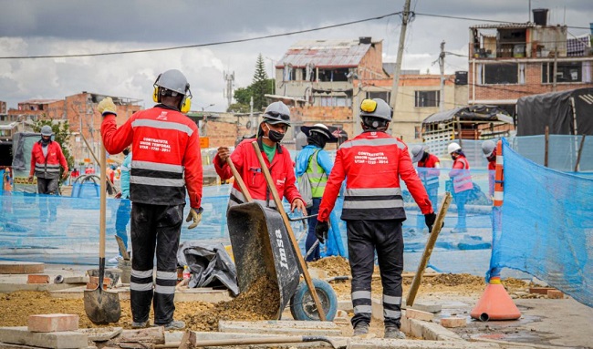 Advierten sobre inadecuada disposición de residuos en obra del IDU en Suba