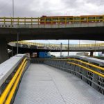 Con láminas renovadas IDU entregó el puente peatonal de la carrera 30