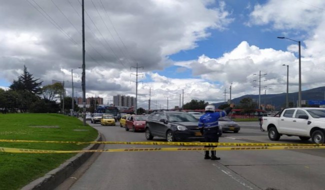 Se rompió un tubo del acueducto en la autopista Norte con calle 167 en el norte de Bogotá que afectó la movilidad del sector