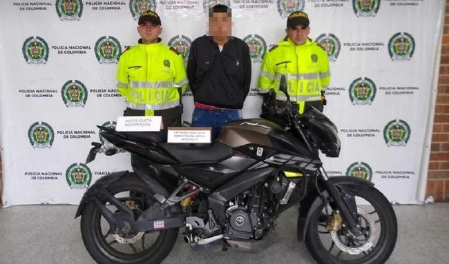 Autoridades capturan a hombre en Bogotá que se movilizaba en una moto robada￼