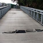 $100 millones aproximadamente ha invertido el IDU en reposición de láminas que han sido robadas de los puentes peatonales