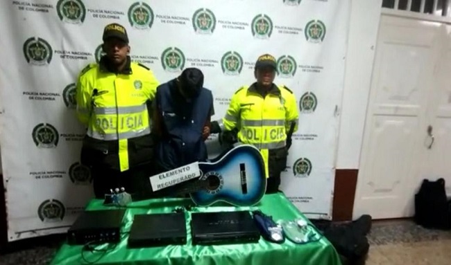 Policía capturó a hombre que hurtó instrumentos musicales de un salón comunal￼