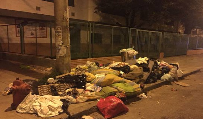 Protestas en el barrio Corinto en Suba por emergencia sanitaria, vecinos tiene el bloqueo de la vía principal del sector