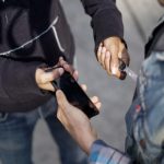 Policía de Suba captura dos menores por el robo de un celular