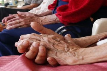 Adultas mayores se capacitan en autocuidado y dignidad