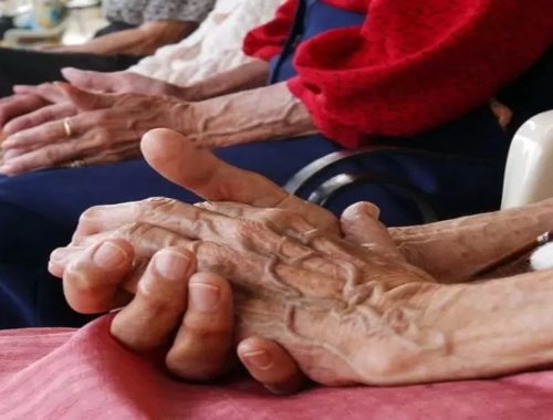 Adultas mayores se capacitan en autocuidado y dignidad